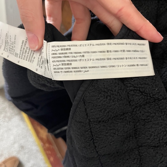 Abercrombie & Fitch Women's Black Quilted Vest - Picture 3 of 5